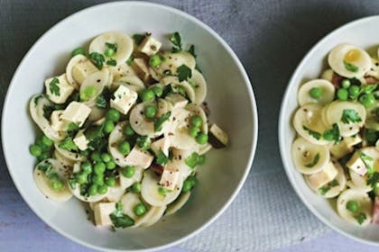 37. Pasta with chicken and peas