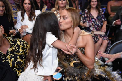 Jennifer Lopez kissing daughter
