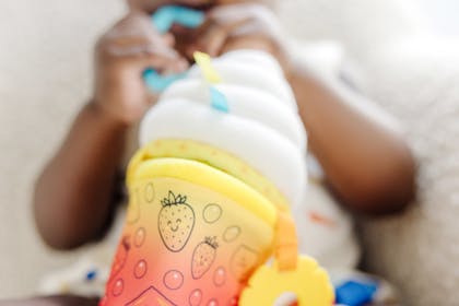 Melissa & Doug Multi-sensory Bubble Tea Clip-on toy