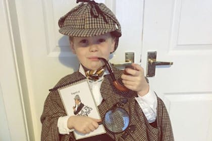 Sherlock Holmes costume