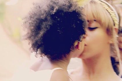 Beyonce kissing daughter blue Ivy