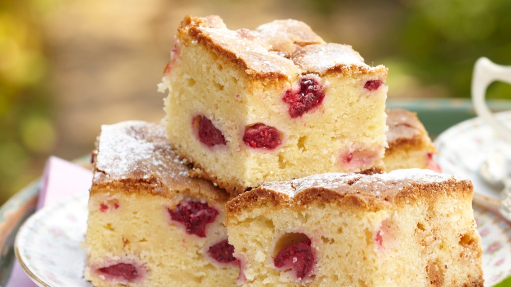 White Chocolate And Raspberry Blondies Recipe - Netmums