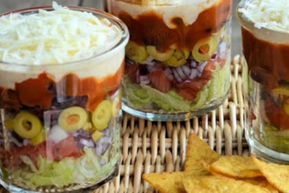 40. Picnic salad jars