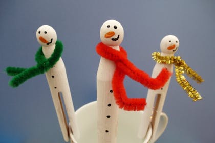 handmade dolly peg snowmen
