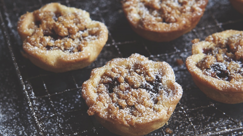 Mince pies with spiced orange crumble topping recipe Netmums