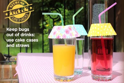 fruit drinks with cake cases