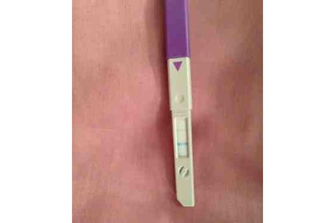 Negative ovulation test from user Karine (22)