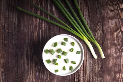 sour cream dip with spring onions