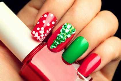 22. Simply festive nails