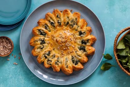 Spinach and mozzarella puff pastry pie