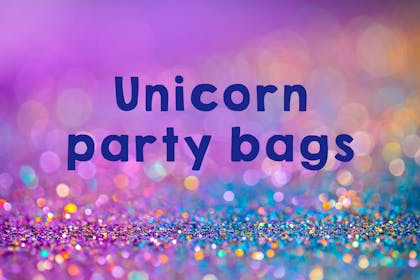 Glittery sign saying 'unicorn party bags'