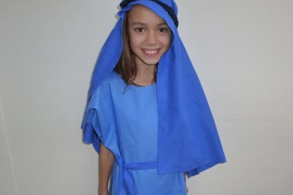 Little girl dressed as Mary