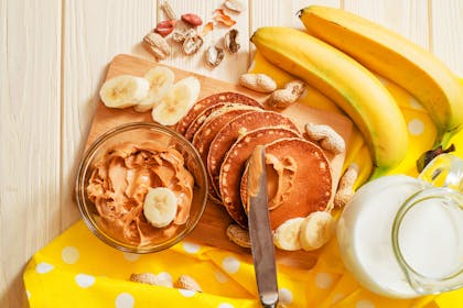 Pancakes with bananas and peanut butter