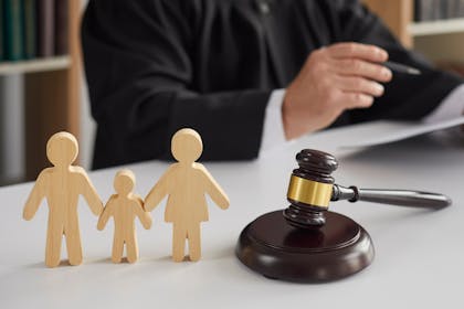 Parent figures arguing with judge and gavel to determine child arrangements