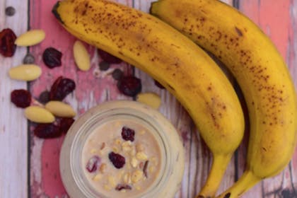 16. Overnight oats with cranberry, almond and banana