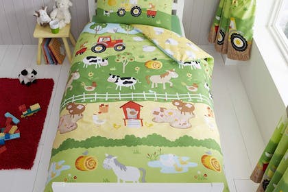 Animal farm-themed matching bedspread and curtains in child's bedroom