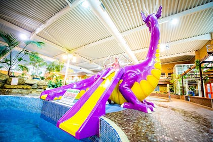 29 Awesome Swimming Pools With Wave Machines - Netmums