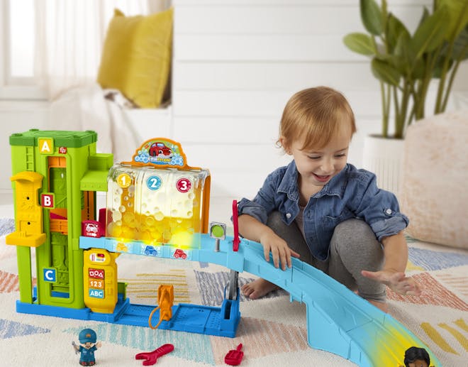 Fisher-Price Little People Light Up Learning Garage