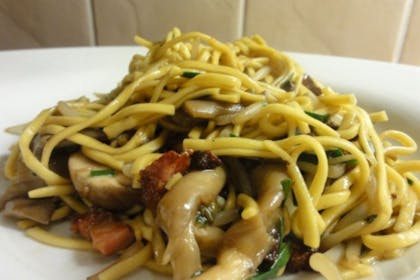 15. Stir fry noodles with mushrooms and pancetta