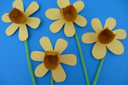 Make This Bright And Colourful Pipe Cleaner Daffodil Craft