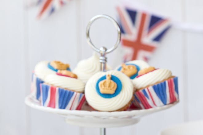 Union Jack cupcakes and bunting
