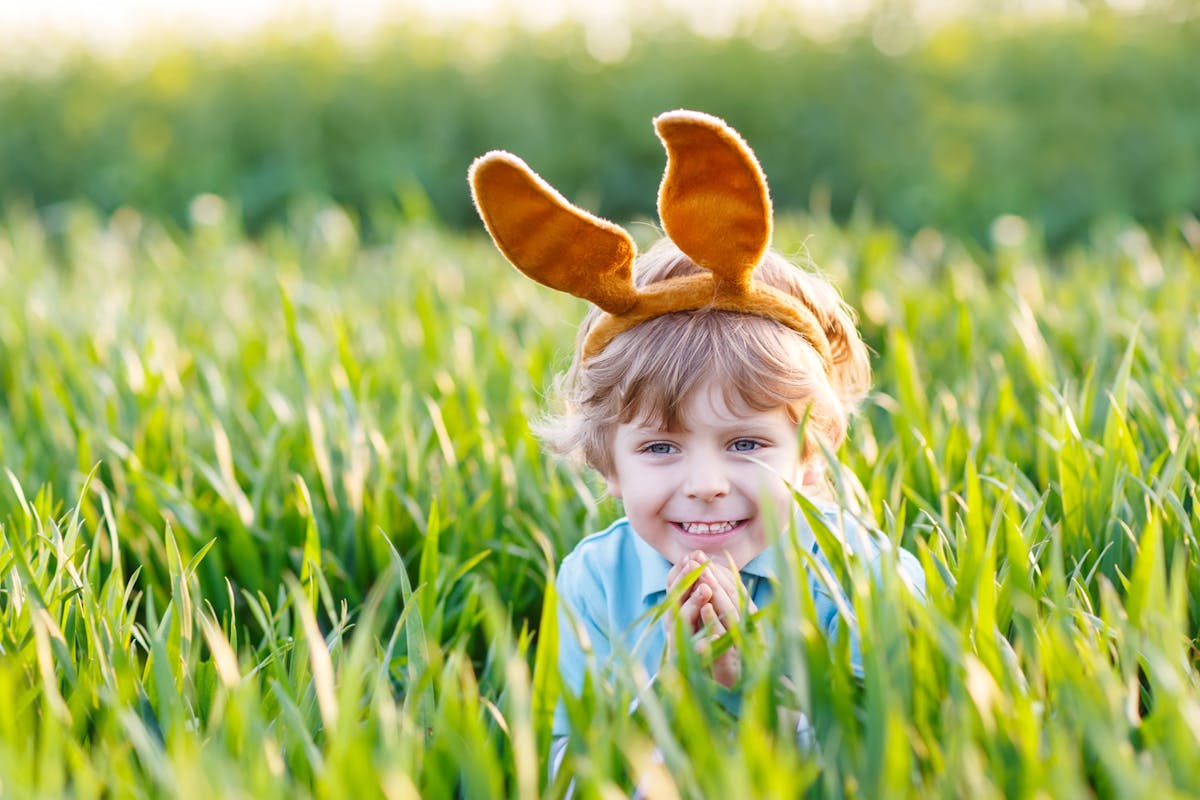 3 Ways To Make A Natural DIY Easter Bunny With Straw Or Raffia - Sew  Historically