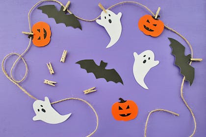 Ghosts, pumpkins and bats on bunting