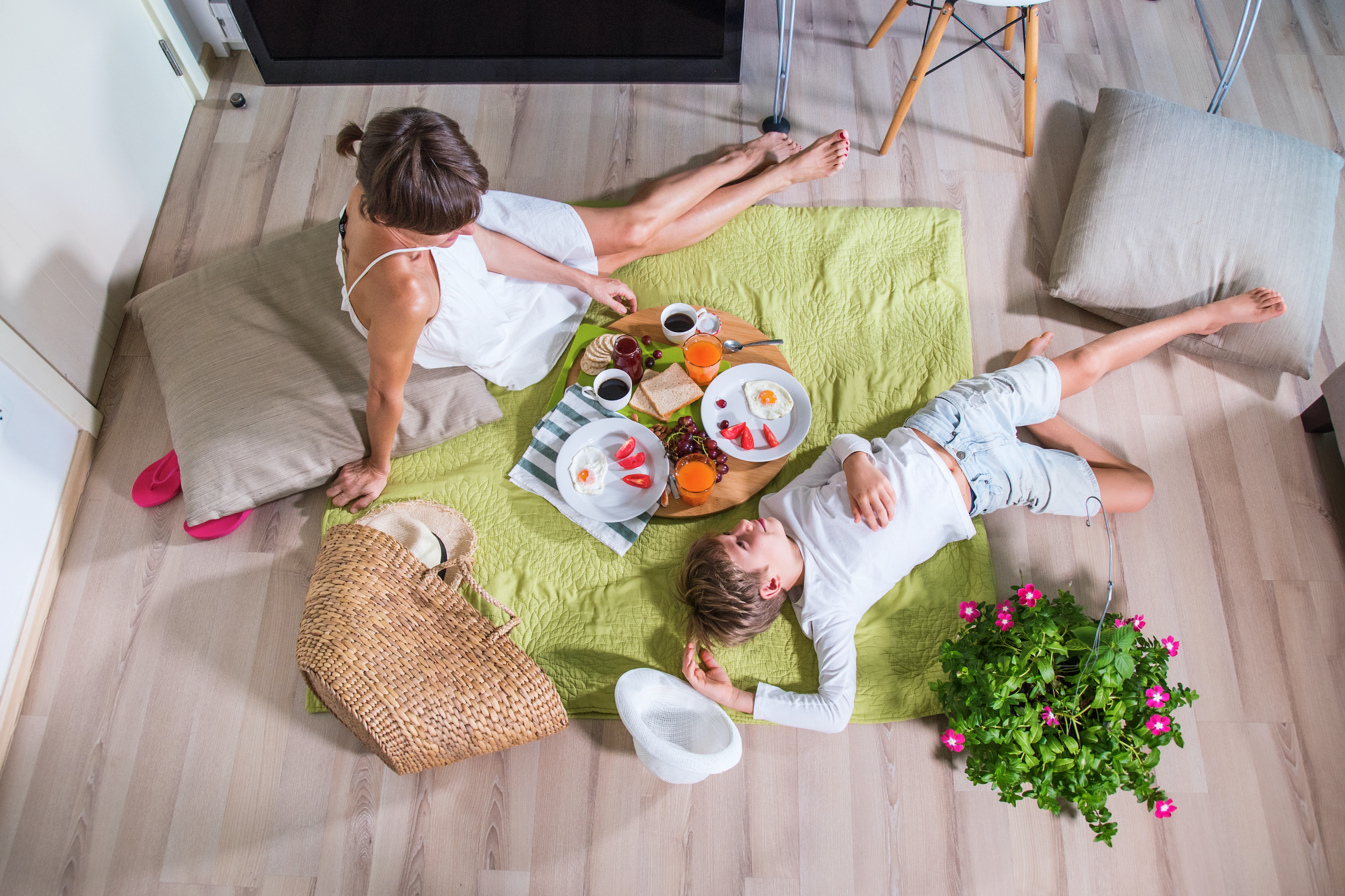 How to have an indoor winter picnic with the kids Netmums