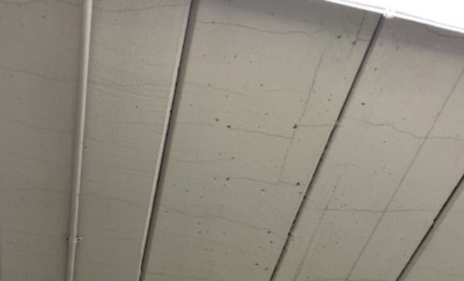 Underside of a cracked RAAC concrete panel