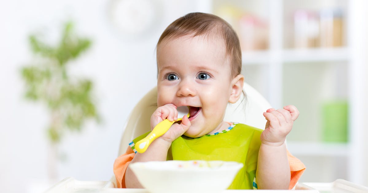Baby is happy. Ребенок ест. Малыш ест. Еда для детей. Детское питание.