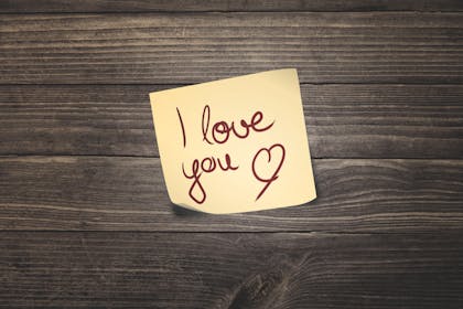 'I love you' post-it note