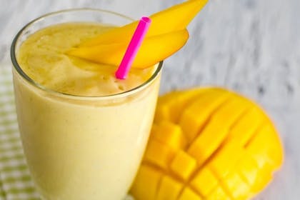 Banana and mango smoothie
