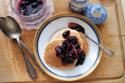Low-calorie oat and blueberry pancakes by Lavender and Lovage