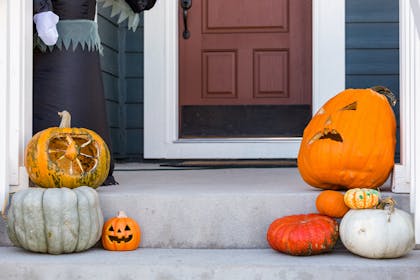 House decorated with pumpkins 
