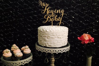 Cake pregnancy announcement