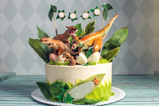 Cake with toy dinosaurs on top