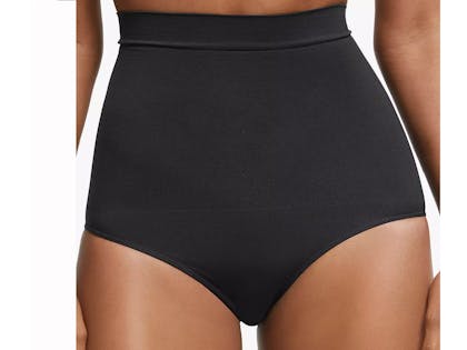 The high-waisted knickers  shoppers are calling 'the most