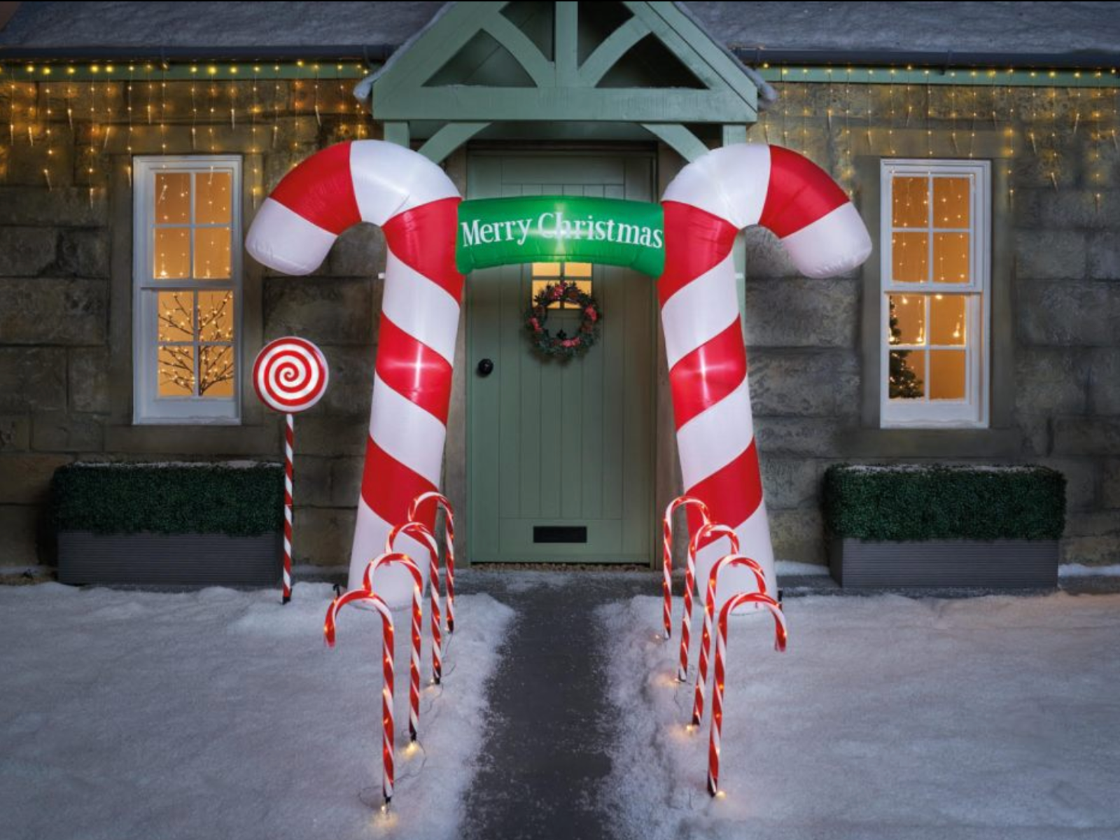 Aldi releases sneak peek of Christmas range including £4.99 Urban Decay