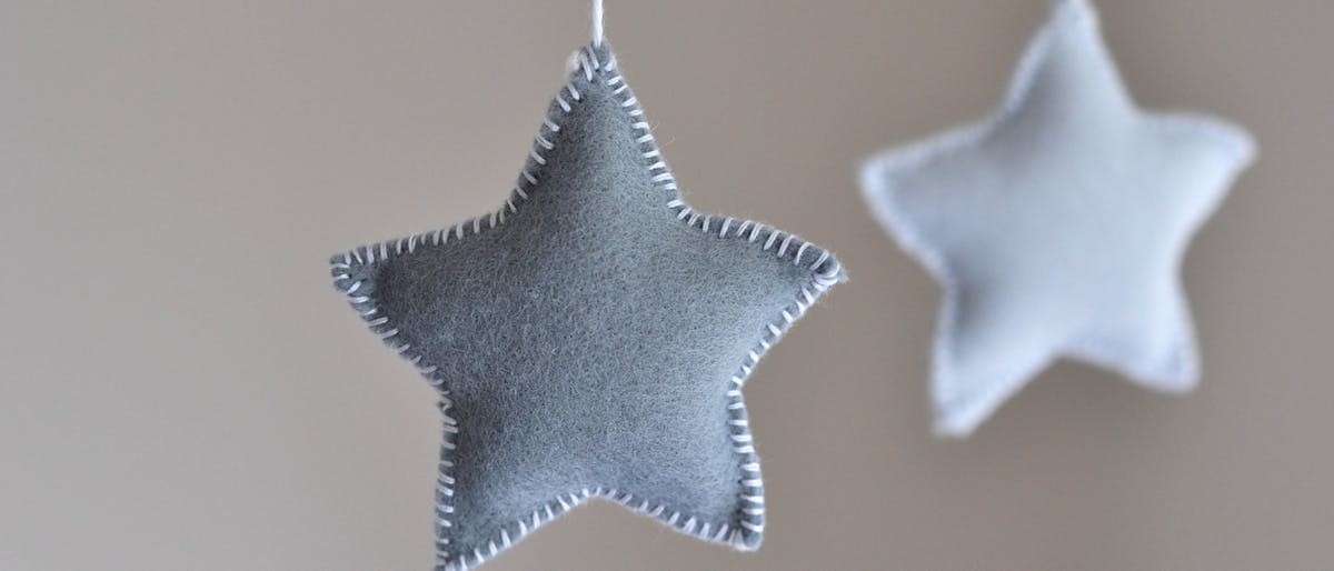 How to choose a cot mobile or projector for your baby Netmums Reviews