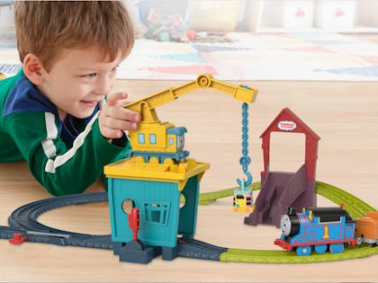 2. Thomas & Friends Trains & Cranes Super Tower Track Set