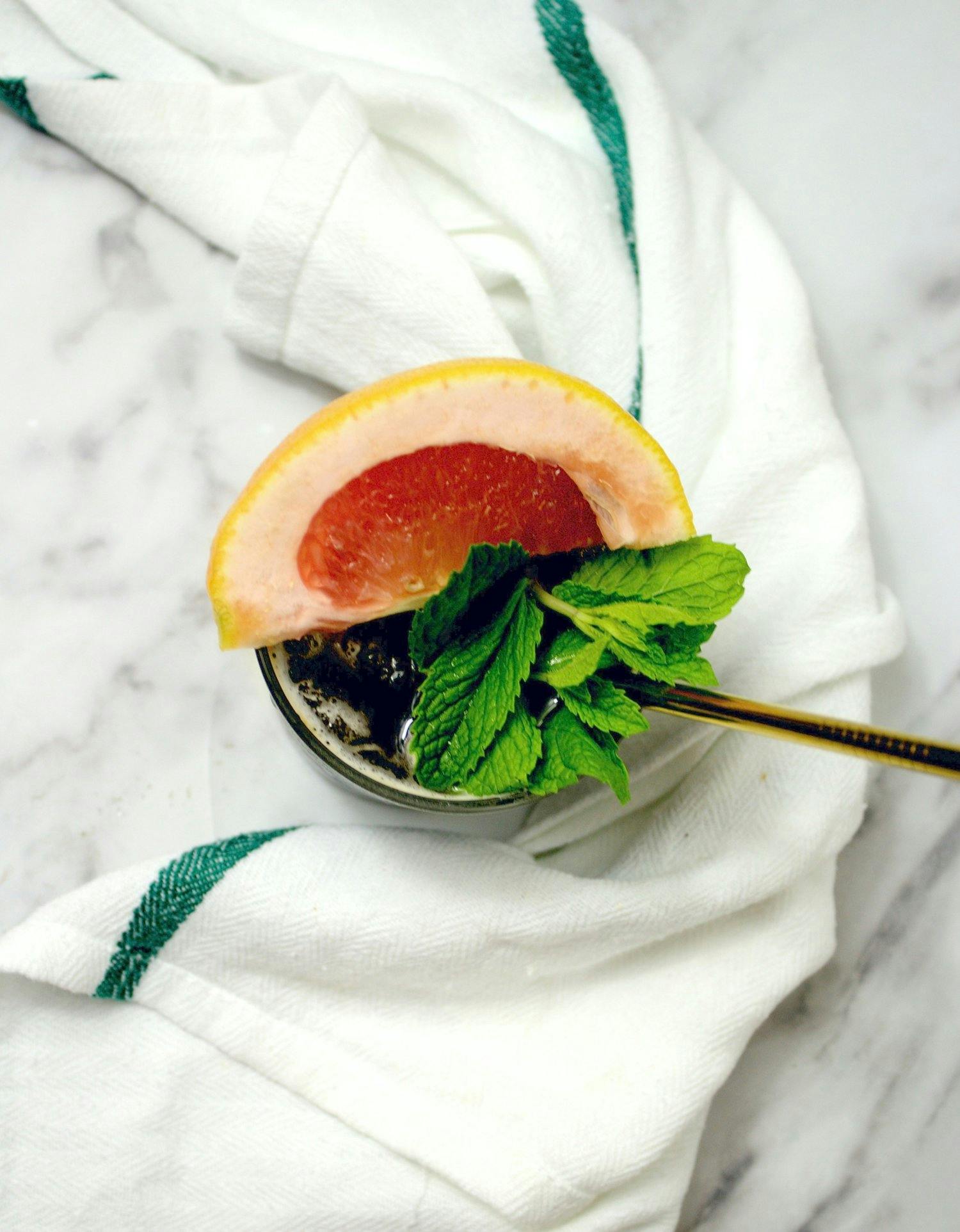 Sparkling Americano with grapefruit and mint