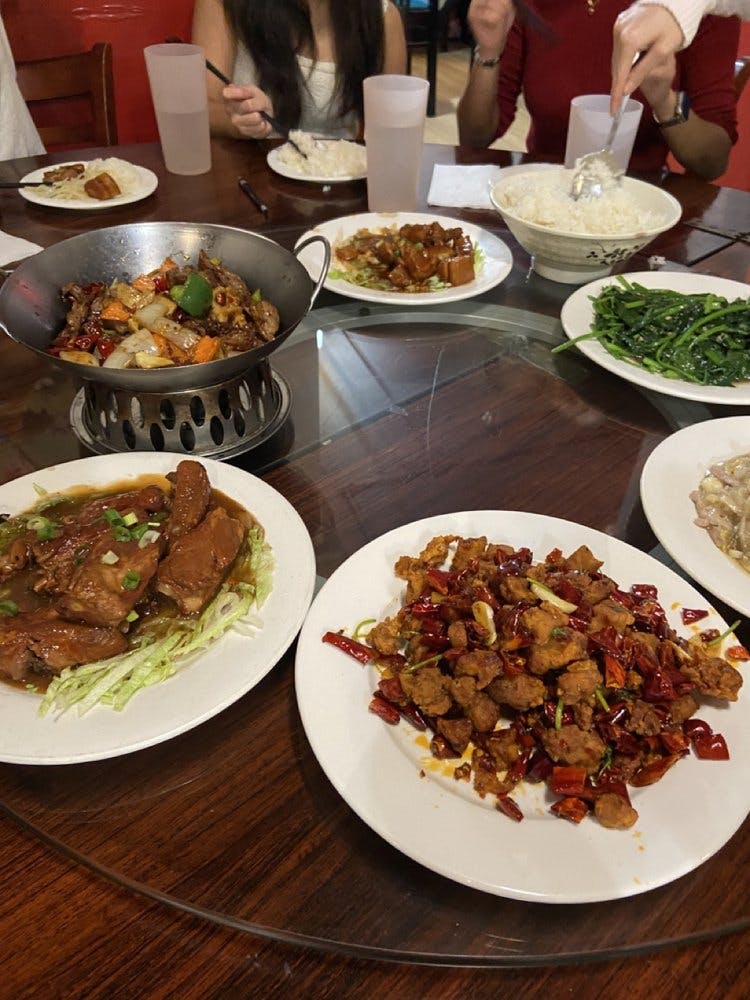 Wok-tossed chicken with chili peppers at De Tasty