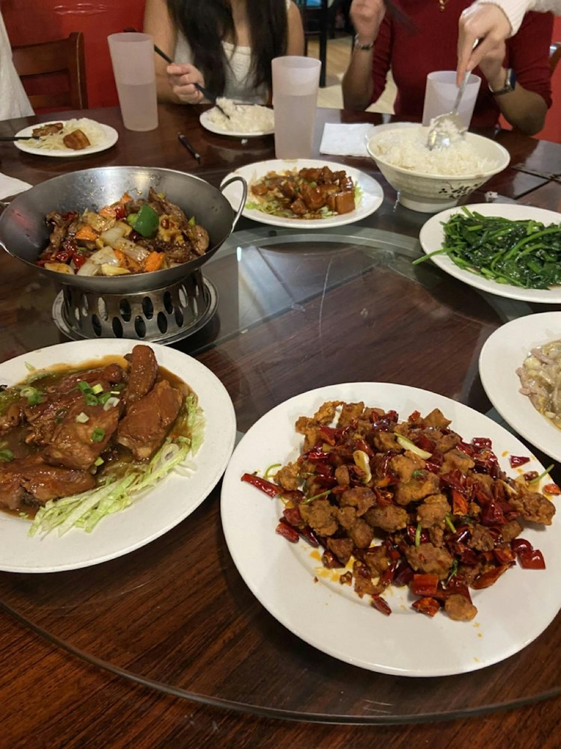 Wok-tossed chicken with chili peppers at De Tasty