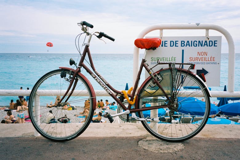 Vélo en bord de plage