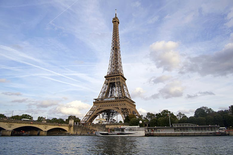 La Tour Eiffel et la Seine, à Paris