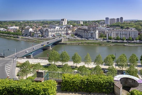 Cergy-Pontoise et l'Oise, vu en plongée