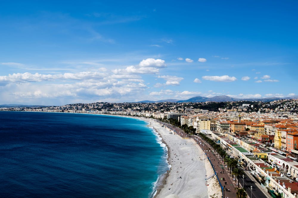 Vue aérienne de la plage de Nice