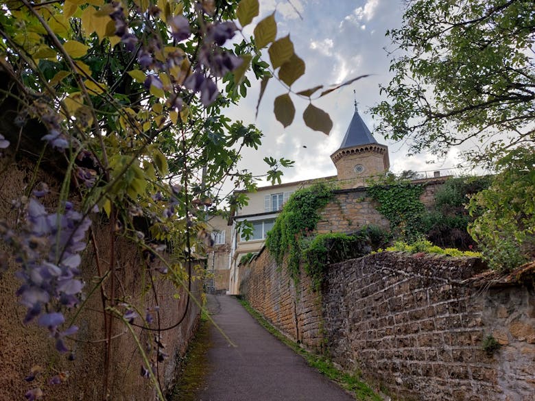 Une ruelle calme de Collonges-au-Mont-d'Or