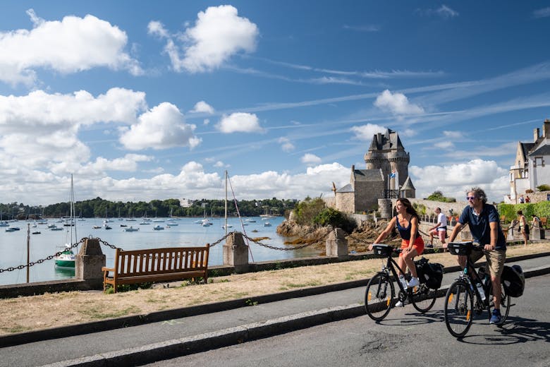 Cyclistes sur la véloroute de la Vilaine - Emmanuel Berthier