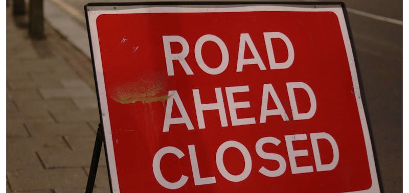 new-romney-country-fayre-road-closed-parade-sign